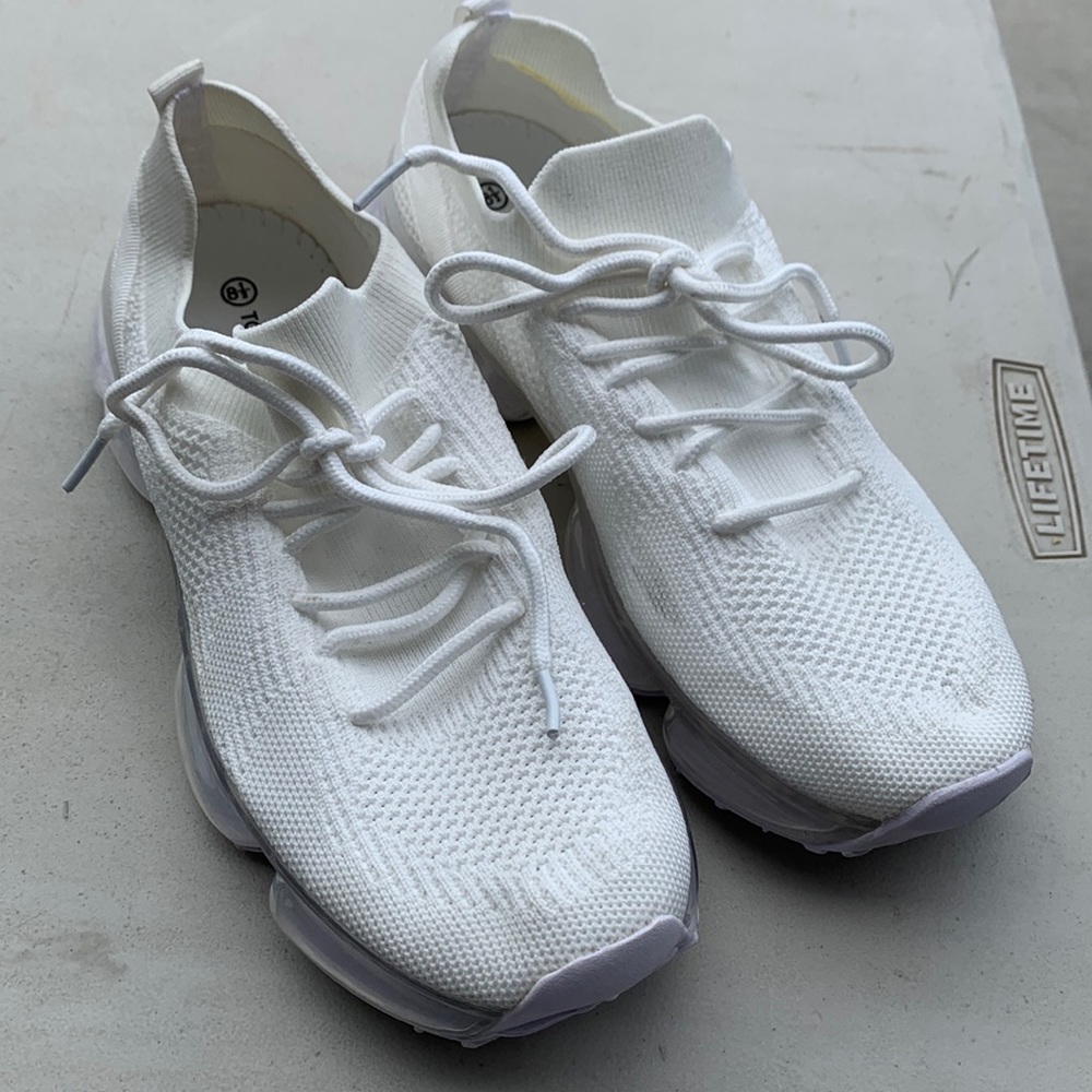 Women’s white shoes. Never been worn